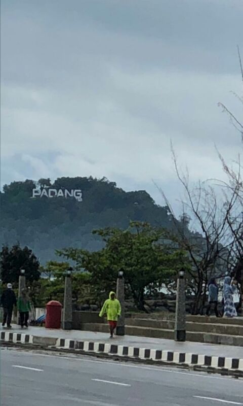 Tulisan Padang Kota Tercinta Di Gunung Padang Menambah Icon Baru